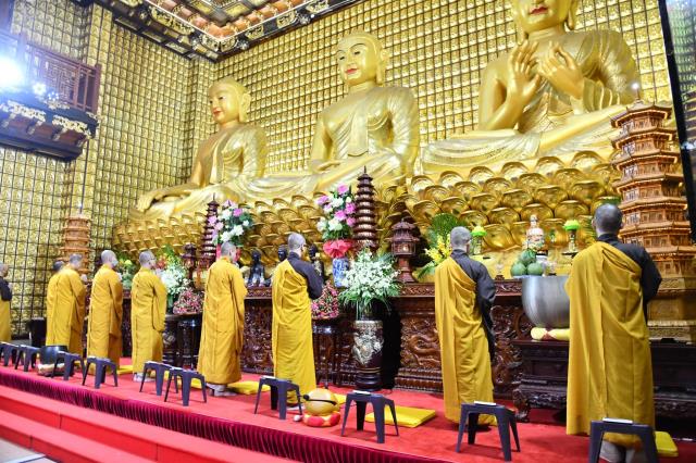 Khóa Tu Online Mùa Dịch Và Sự Tùy Duyên Bất Biến Trong Giáo Lý Phật Đà
