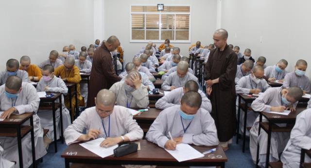 TP. Hồ Chí Minh: Tăng Ni hệ Trung cấp thi học kì II năm I