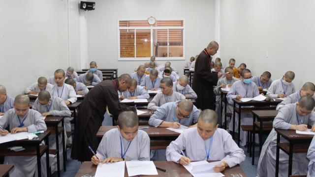 TP. Hồ Chí Minh: Tăng Ni hệ Trung cấp thi học kì II năm I
