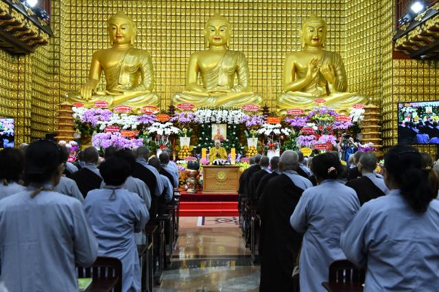 HT. Thích Tâm Trí chia sẻ pháp thoại trong khóa tu Xuất gia gieo duyên