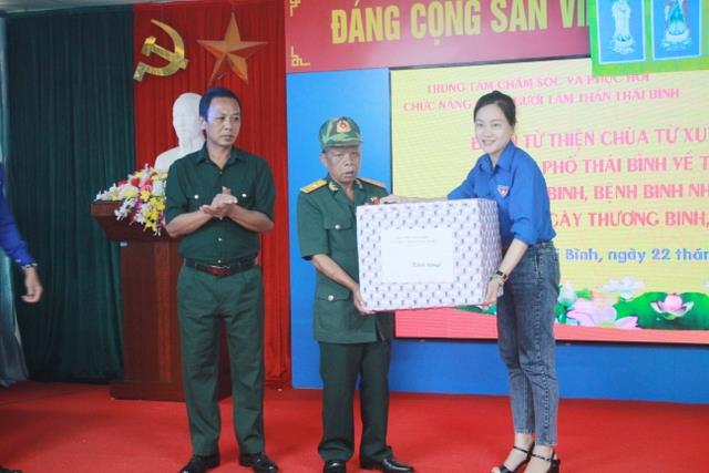 Thái Bình: Chùa Từ Xuyên Thăm, Tặng Quà Bệnh Nhân Tâm Thần Là Người Có Công