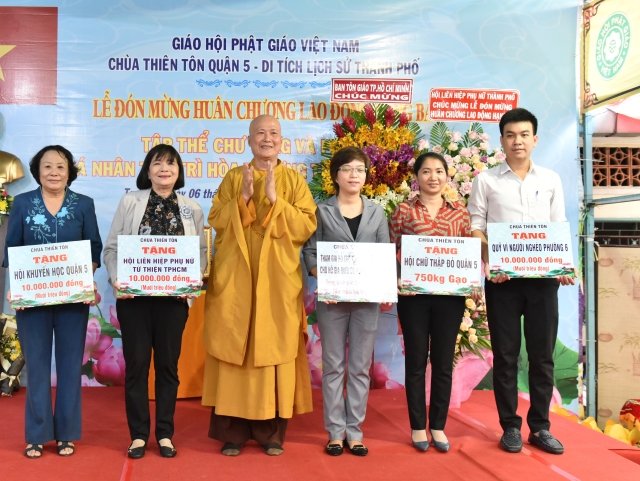 TP. HCM: Chùa Thiên Tôn đón nhận huân chương lao động hạng ba