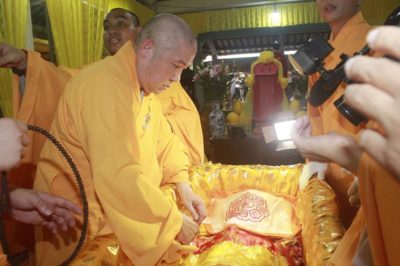Đồng Tháp: Trang nghiêm lễ nhập kim quan Đại lão Hòa thượng Thích Thiện Huệ