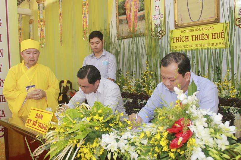 Đồng Tháp: Các đoàn viếng lễ tang cố Đại lão HT. Thích Thiện Huệ ngày thứ hai