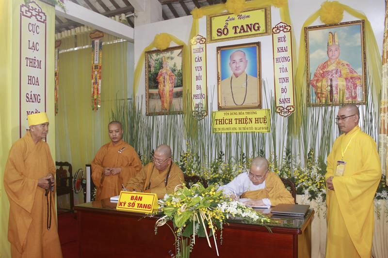 Đồng Tháp: Các đoàn viếng lễ tang cố Đại lão HT. Thích Thiện Huệ ngày thứ hai