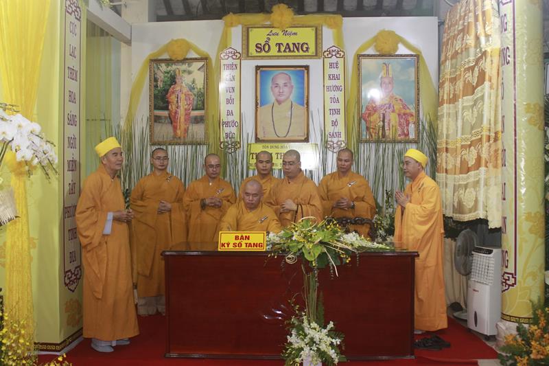 Đồng Tháp: Cung thỉnh Linh mô cố HT. Thích Thiện Huệ thăm Trường TCPH Đồng Tháp