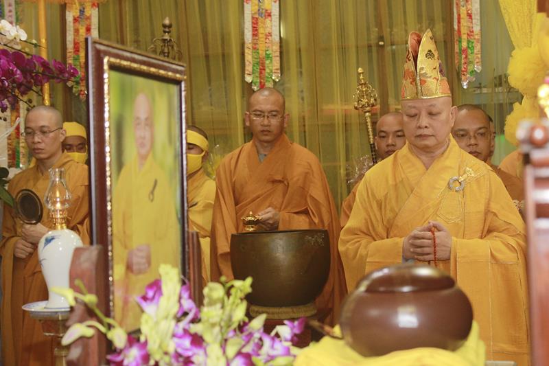 Đồng Tháp: Lễ truy niệm và phụng tống kim quan cố Trưởng lão HT. Thích Thiện Huệ nhập bảo tháp
