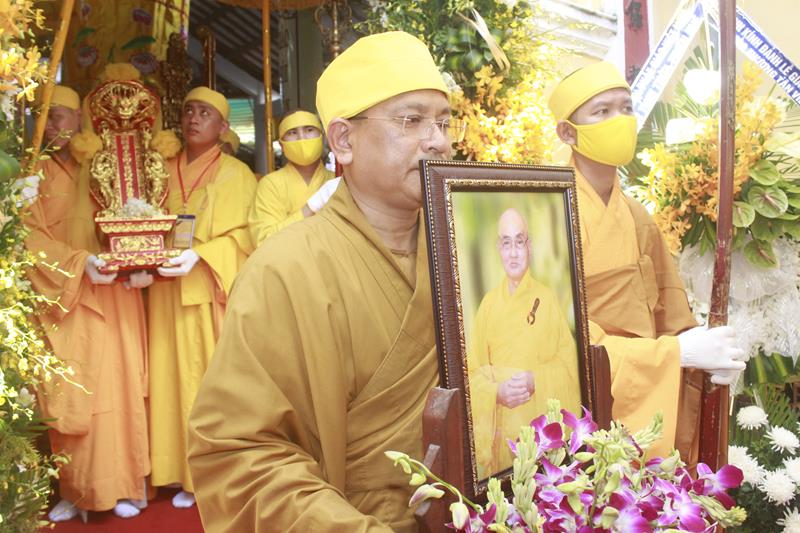 Đồng Tháp: Lễ truy niệm và phụng tống kim quan cố Trưởng lão HT. Thích Thiện Huệ nhập bảo tháp
