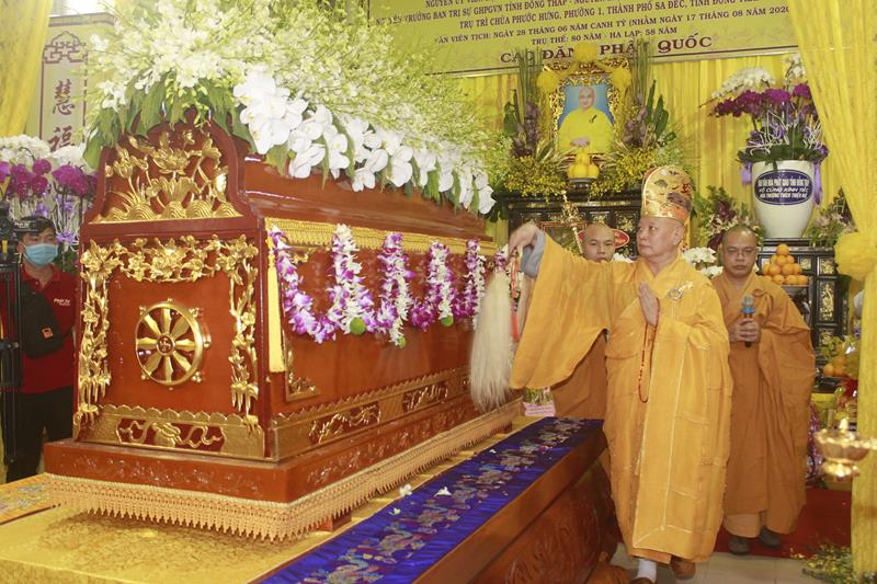 Đồng Tháp: Lễ truy niệm và phụng tống kim quan cố Trưởng lão HT. Thích Thiện Huệ nhập bảo tháp
