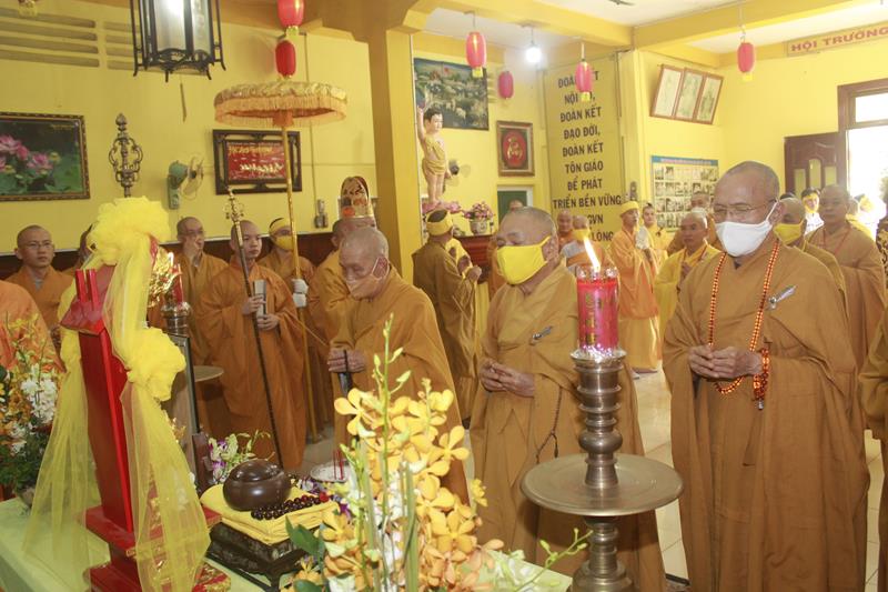 Đồng Tháp: Lễ truy niệm và phụng tống kim quan cố Trưởng lão HT. Thích Thiện Huệ nhập bảo tháp