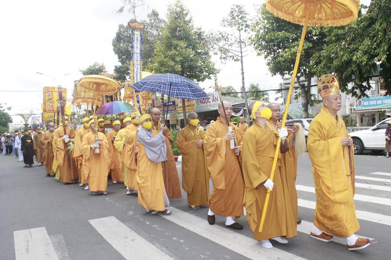 Đồng Tháp: Lễ truy niệm và phụng tống kim quan cố Trưởng lão HT. Thích Thiện Huệ nhập bảo tháp