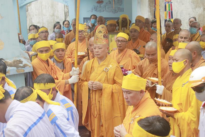 Đồng Tháp: Lễ truy niệm và phụng tống kim quan cố Trưởng lão HT. Thích Thiện Huệ nhập bảo tháp