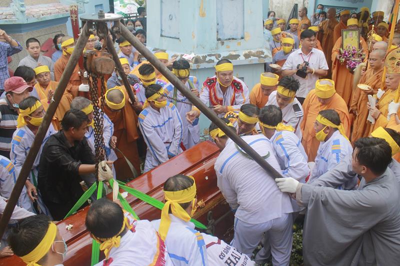Đồng Tháp: Lễ truy niệm và phụng tống kim quan cố Trưởng lão HT. Thích Thiện Huệ nhập bảo tháp