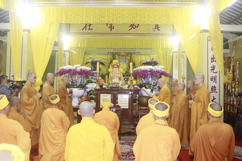 Đồng Tháp: Lễ truy niệm và phụng tống kim quan cố Trưởng lão HT. Thích Thiện Huệ nhập bảo tháp