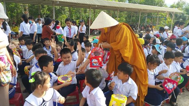 Trung thu yêu thương đến với miền núi Ninh Tân