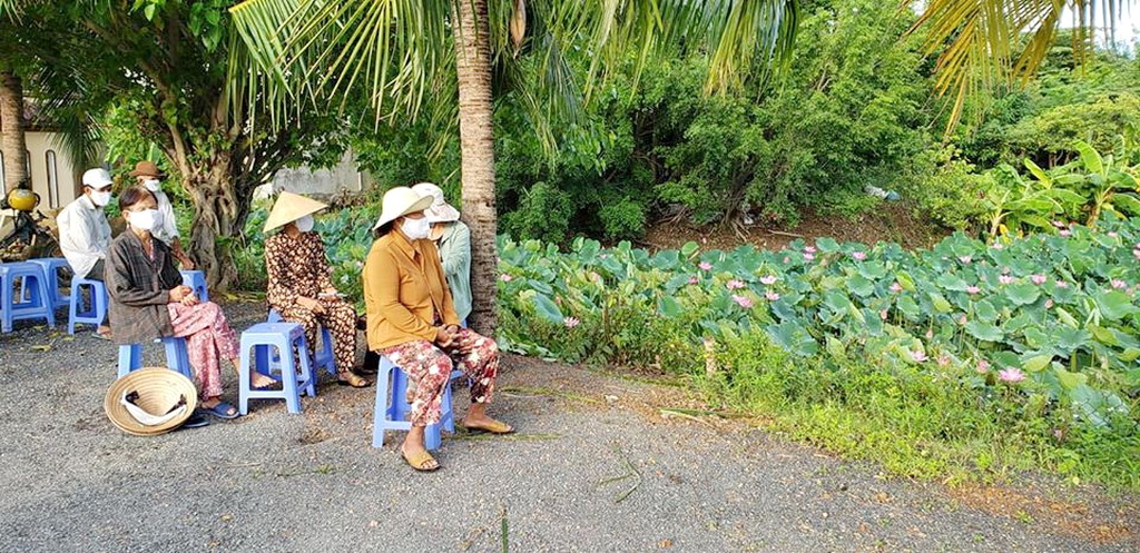 Chùa Nam Hòa tặng quà từ thiện