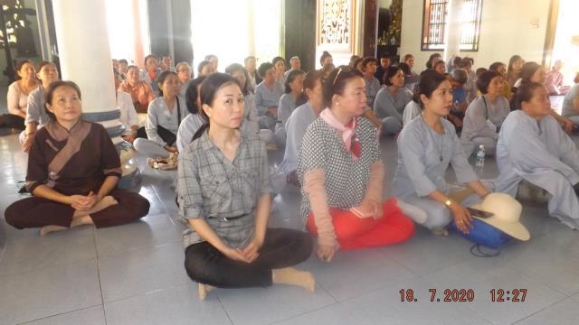 Đoàn từ Thiện xã hội báo Giác Ngộ tặng quà