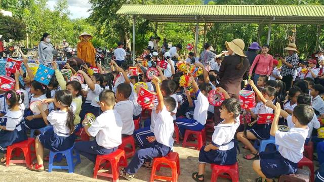 Trung thu yêu thương đến với miền núi Ninh Tân