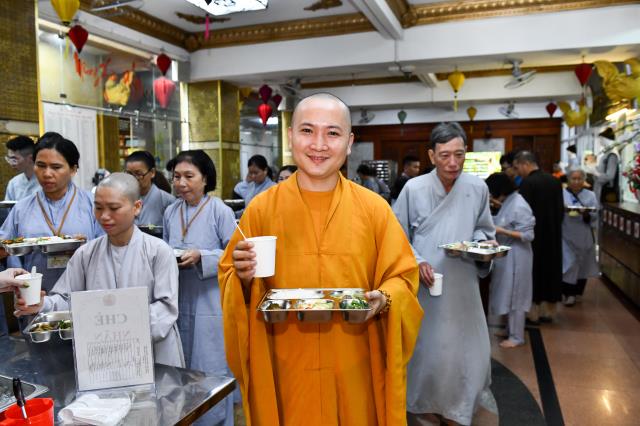 Chùm ảnh: Ăn cơm chánh niệm trưa ngày 15/09/2020