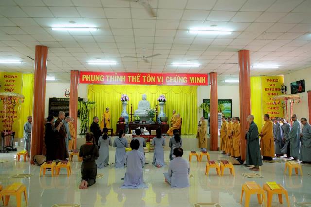 Chùa Đức Quang cúng dường trường hạ các tỉnh miền Tây