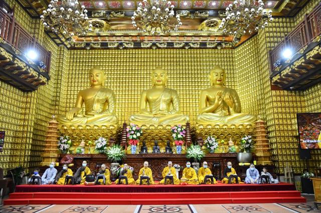 Khóa Tu Ngày An Lạc Online: Vượt Qua Tâm Lý Khủng Hoảng Trong Mùa Dịch Covid-19