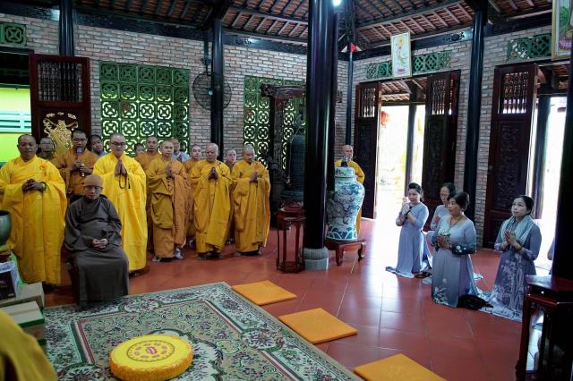 Chùa Đức Quang cúng dường trường hạ các tỉnh miền Tây
