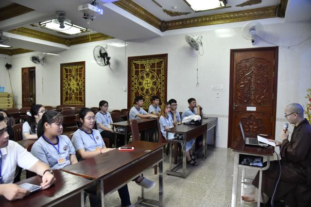 Khóa tu Tuổi trẻ: Việc xóa nghèo qua lăng kính của người trẻ