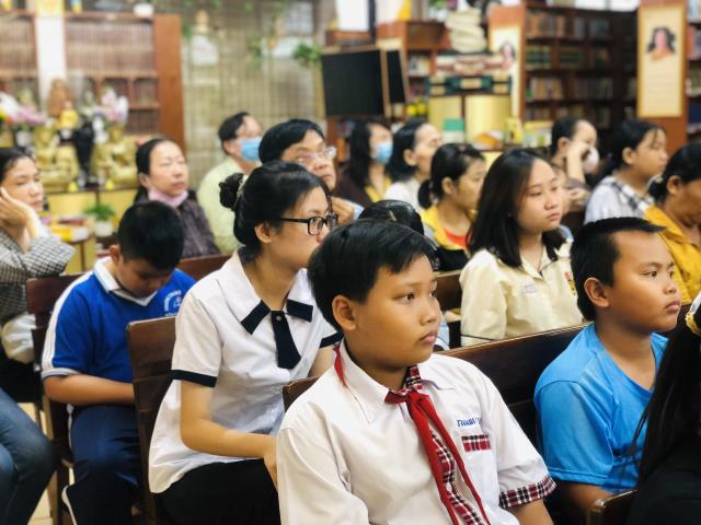 Trao 60 Suất Học Bổng HT Thích Trí Tịnh Đến Các Em Học Sinh Sinh Viên Trước Thềm Năm Học Mới