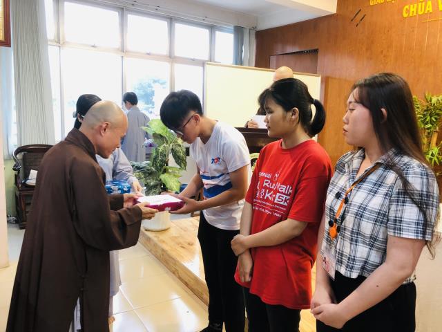 Trao 60 Suất Học Bổng HT Thích Trí Tịnh Đến Các Em Học Sinh Sinh Viên Trước Thềm Năm Học Mới