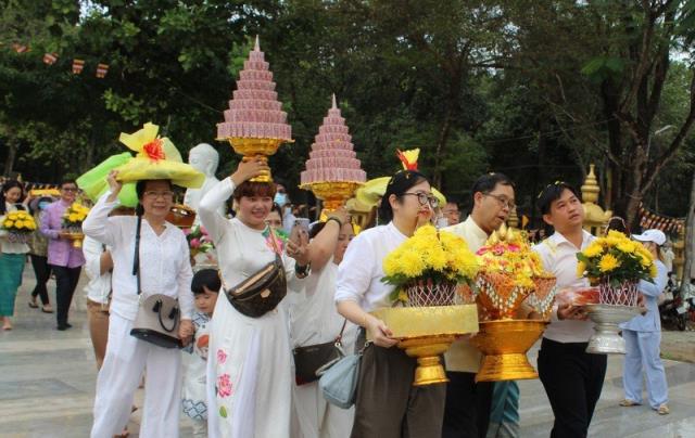 Đồng Nai: Tổng lãnh sự Vương quốc Campuchia - Malaysia - Hoàng gia Thái Lan dự lễ dâng Y Kathina tại Thiền viện Phước Sơn