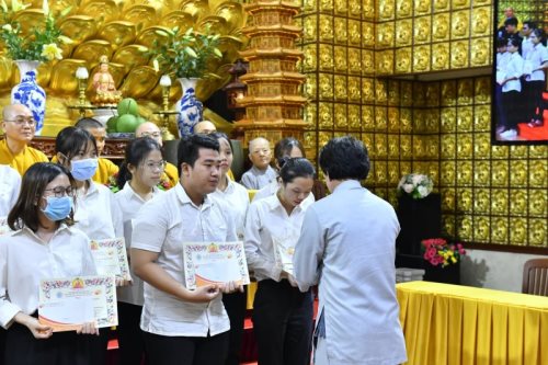 Chắp Cánh Ước Mơ Với Học Bổng Đạo Phật Ngày Nay 2020