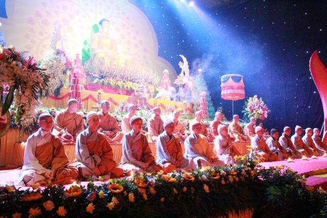 Thái Bình: Lễ hội hoa đăng vía Di Đà tại chùa Từ Xuyên