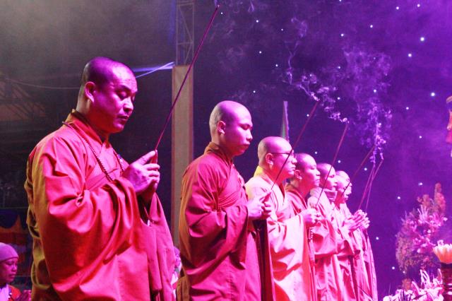 Thái Bình: Lễ hội hoa đăng vía Di Đà tại chùa Từ Xuyên