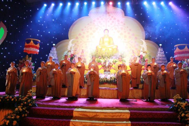 Thái Bình: Lễ hội hoa đăng vía Di Đà tại chùa Từ Xuyên