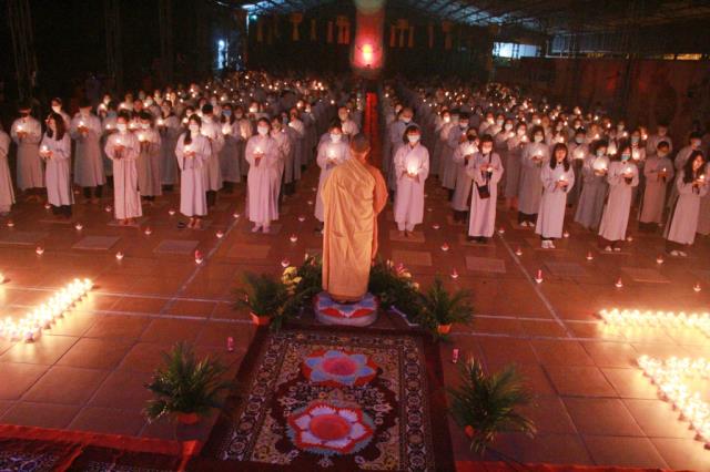 Thái Bình: Lễ hội hoa đăng vía Di Đà tại chùa Từ Xuyên