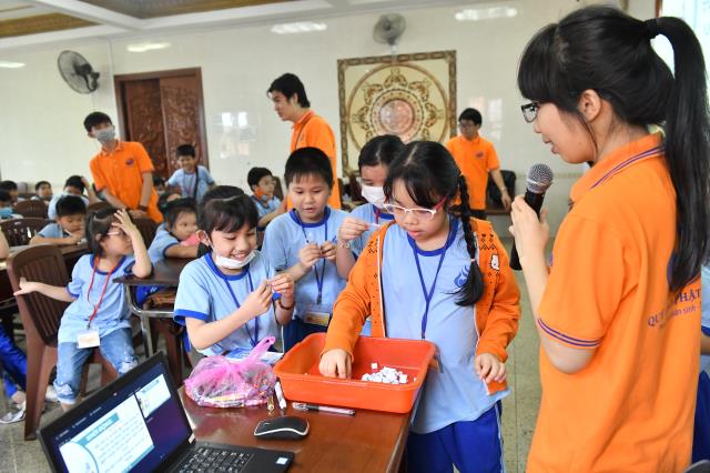 Về chùa, ươm mầm những ước mơ