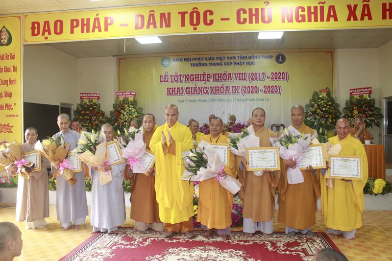 Đồng Tháp: Lễ tốt nghiệp khoá VIII và khai giảng khoá IX trường TCPH Đồng Tháp