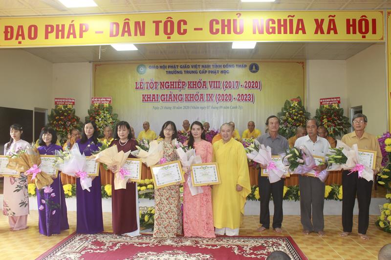 Đồng Tháp: Lễ tốt nghiệp khoá VIII và khai giảng khoá IX trường TCPH Đồng Tháp