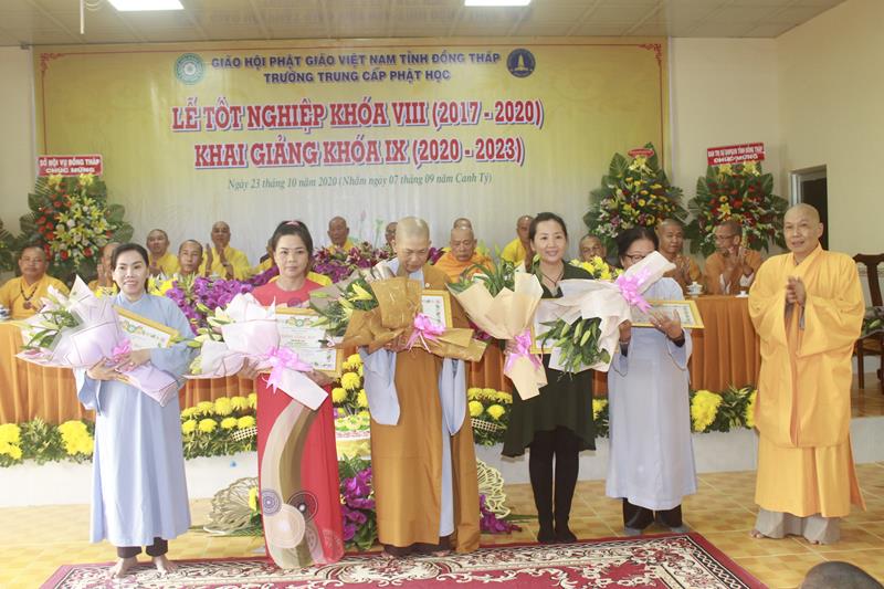 Đồng Tháp: Lễ tốt nghiệp khoá VIII và khai giảng khoá IX trường TCPH Đồng Tháp