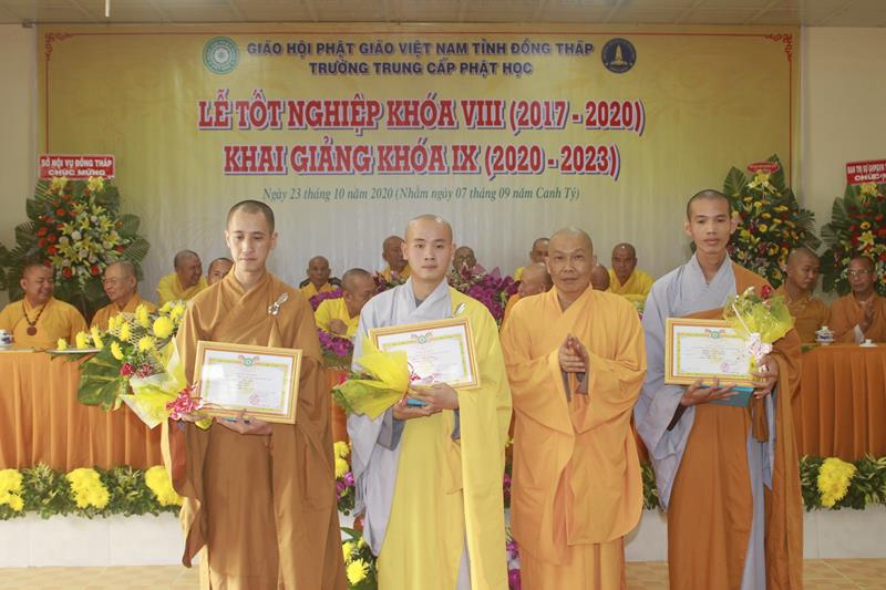 Đồng Tháp: Lễ tốt nghiệp khoá VIII và khai giảng khoá IX trường TCPH Đồng Tháp