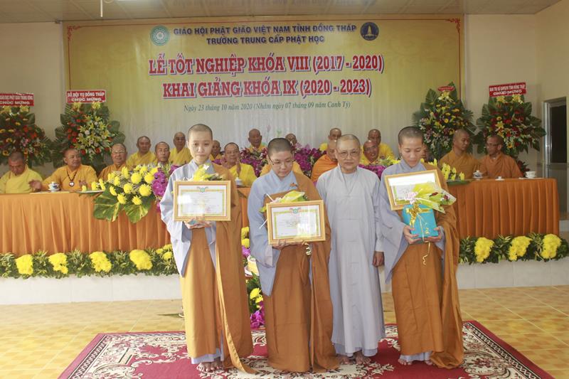 Đồng Tháp: Lễ tốt nghiệp khoá VIII và khai giảng khoá IX trường TCPH Đồng Tháp