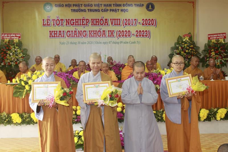 Đồng Tháp: Lễ tốt nghiệp khoá VIII và khai giảng khoá IX trường TCPH Đồng Tháp