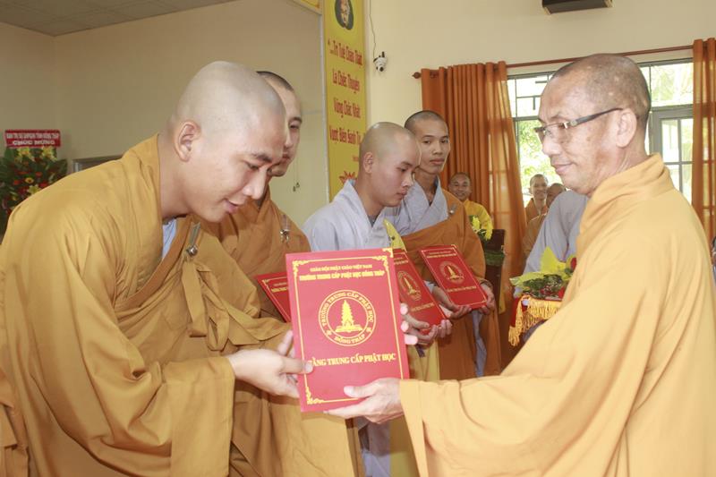 Đồng Tháp: Lễ tốt nghiệp khoá VIII và khai giảng khoá IX trường TCPH Đồng Tháp