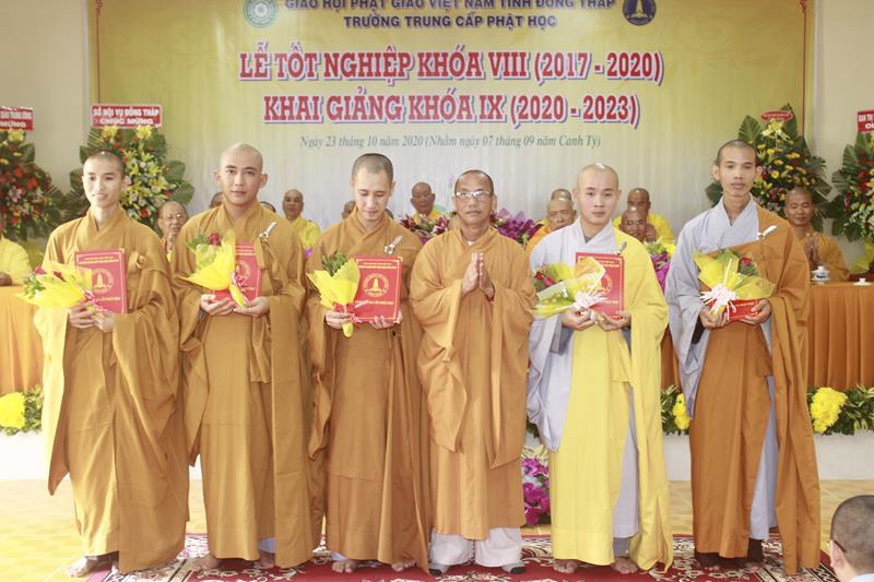 Đồng Tháp: Lễ tốt nghiệp khoá VIII và khai giảng khoá IX trường TCPH Đồng Tháp
