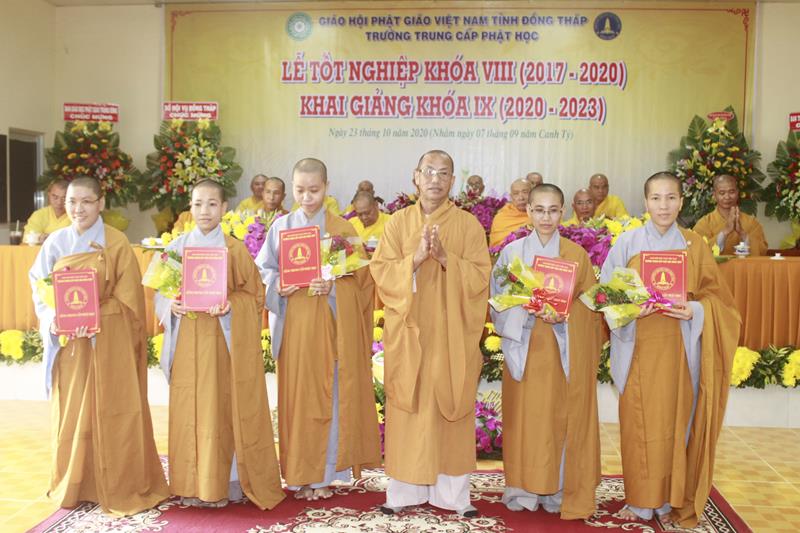 Đồng Tháp: Lễ tốt nghiệp khoá VIII và khai giảng khoá IX trường TCPH Đồng Tháp