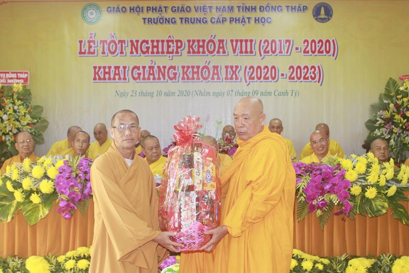 Đồng Tháp: Lễ tốt nghiệp khoá VIII và khai giảng khoá IX trường TCPH Đồng Tháp