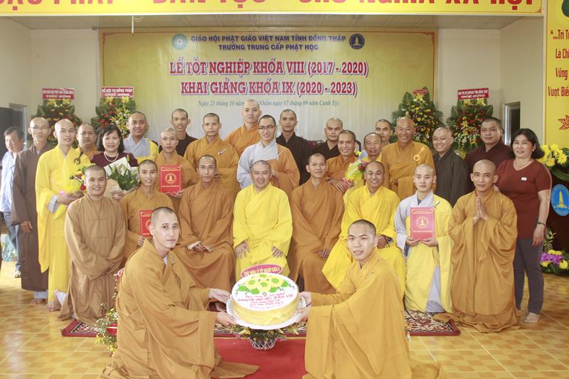 Đồng Tháp: Lễ tốt nghiệp khoá VIII và khai giảng khoá IX trường TCPH Đồng Tháp