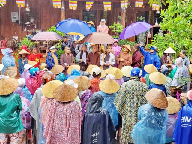 Tặng 850 phần quà tại Quảng Ngãi và Quảng Nam