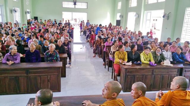 Trao quà tại Quảng Ngãi yêu thương