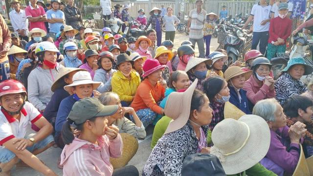 Trao quà tại Quảng Ngãi yêu thương